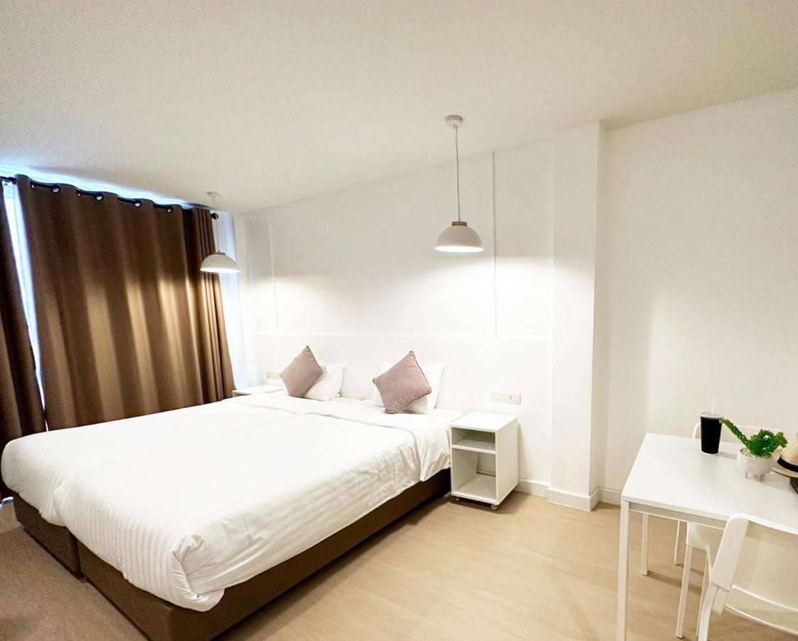 โรงแรม River 3*